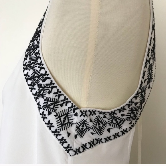 BCBGeneration Embroidered Yoke Dress - NWT - Picture 5 of 7